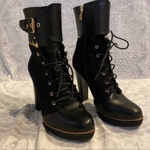 Heeled boots